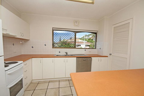Unit 4, Cooltoro Court, 7 Frank Street Coolum Beach, 400 BOND, LINEN INCLUDED - Tourism Hervey Bay 3