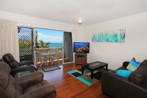 Unit 9, Coolum Blueseas Apartments, 59-61 Coolum Tce, Coolum Beach, 400 BOND, LINEN INCLUDED - Tourism Hervey Bay 2