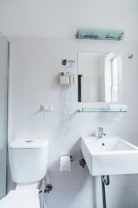 UNO Hotel Sydney - Hervey Bay Accommodation 3