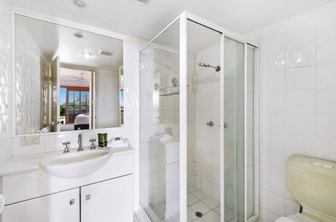 Unrivaled Ocean And City Views From Resort Style 3bed With Garden - Hervey Bay Accommodation 2