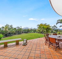 Unrivaled Ocean and City views from Resort Style 3bed with Garden