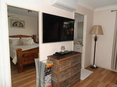 Unwind In This Gorgeous Retreat - Hervey Bay Accommodation 3