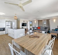 Upstairs and Downstairs - 81 Denman Camp Rd - Hervey Bay Accommodation
