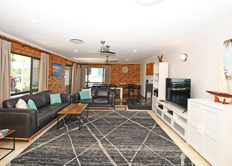 Urangan Harbour Bungalow - Hervey Bay Accommodation 3
