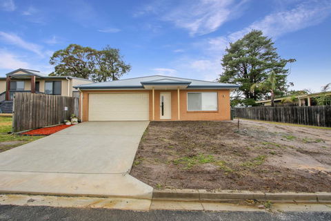 V & V Family Dream Away - Hervey Bay Accommodation 2