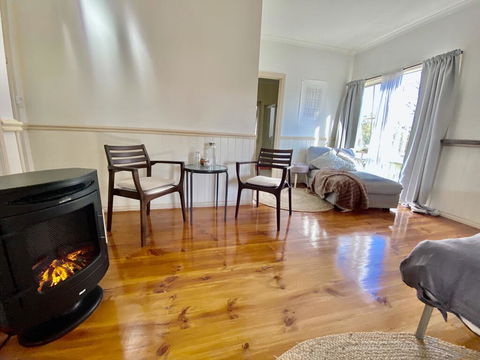 Valley Abode Large Studio Suite -private Ensuite - Tourism Hervey Bay 3