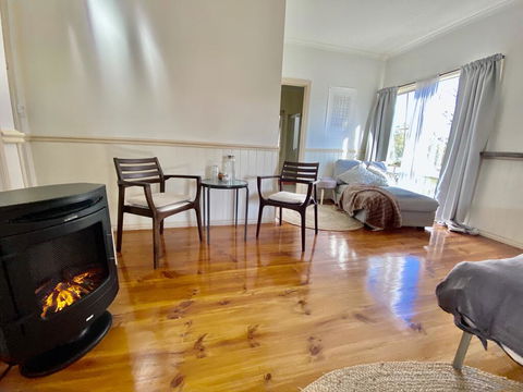 Valley Abode Large Studio Suite -private Ensuite - Tourism Hervey Bay 1