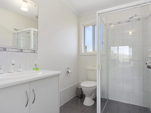 VALLEY VIEWS - 10 Valley Heights Drive - Hervey Bay Accommodation 0