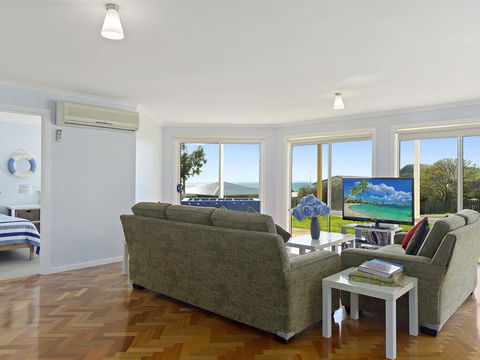 VALLEY VIEWS - 10 Valley Heights Drive - Hervey Bay Accommodation 3