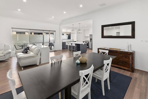 Vasse Manor - Tourism Hervey Bay 0