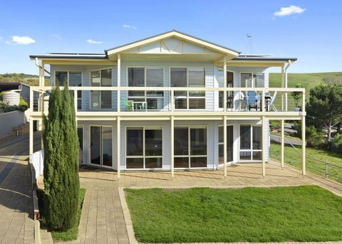 VALLEY VIEWS - 10 Valley Heights Drive - Hervey Bay Accommodation 2