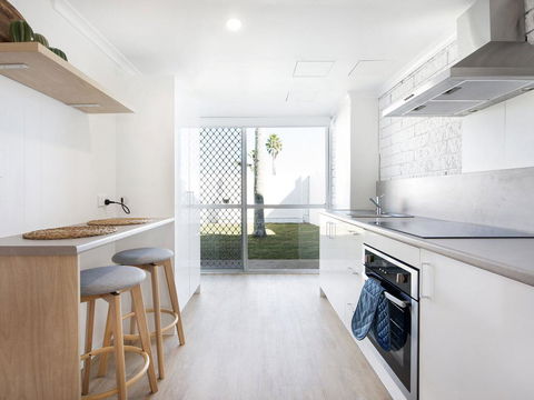 Ventura Beach Motel 2 Bed Poolside - Unit 3 - Tourism Hervey Bay 2