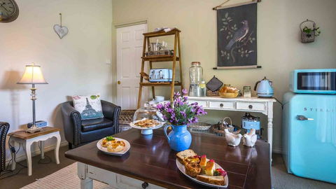 Vicarage View Cottage - Tourism Hervey Bay 0