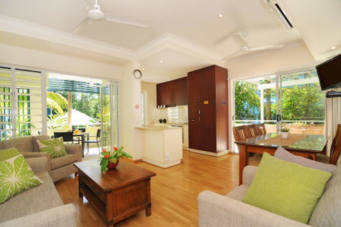 Verandahs Boutique Apartments - Hervey Bay Accommodation 2