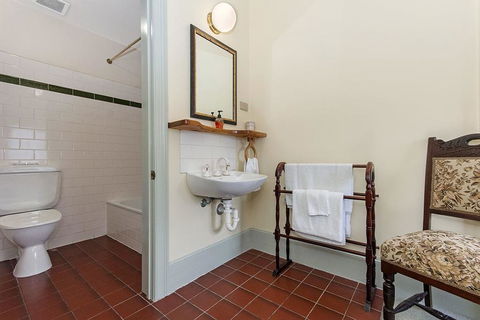 Victoria House - Hervey Bay Accommodation 1