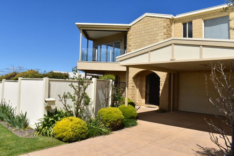 VIEWS FOREVER - INVERLOCH - Hervey Bay Accommodation 0