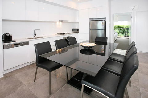 Views From Red Hill - Modern And Spacious Split-Level Executive 3BR Red Hill Apartment Close To CBD - Tourism Hervey Bay 1
