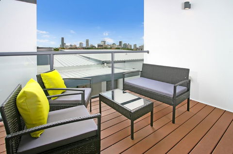 Views From Red Hill - Modern And Spacious Split-Level Executive 3BR Red Hill Apartment Close To CBD - Tourism Hervey Bay 2