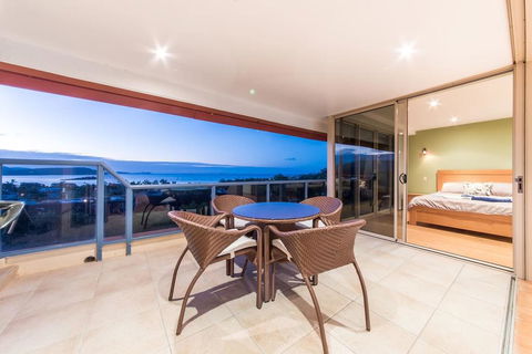 VIEWS ON ELSHEBY - Hervey Bay Accommodation 2