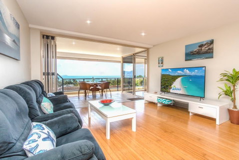 VIEWS ON ELSHEBY - Hervey Bay Accommodation 0