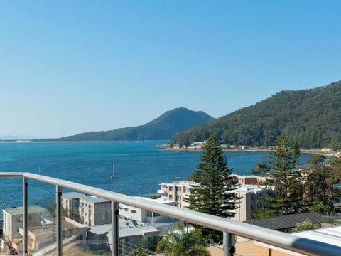 Views, Views & More Views, Sub-Penthouse In Shoal Bay - Hervey Bay Accommodation 1