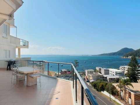 Views, Views & More Views, Sub-Penthouse In Shoal Bay - Hervey Bay Accommodation 2