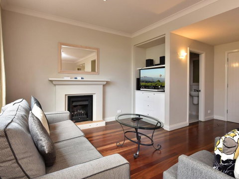 Villa 2br Nebbiolo Resort Condo Located Within Cypress Lakes Resort (nothing Is More Central) - Hervey Bay Accommodation 2