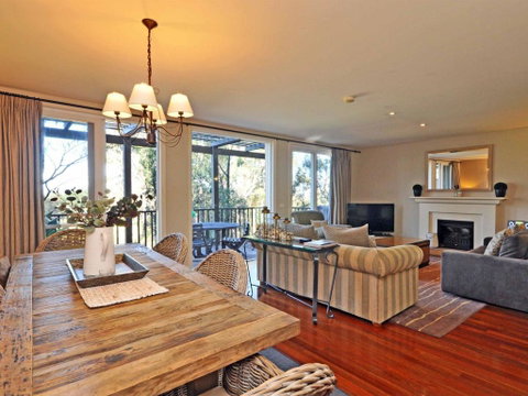 Villa 3br Beaujolais Luxe + Style Resort Condo Located Within Cypress Lakes Resort (nothing Is More Central) - Hervey Bay Accommodation 0