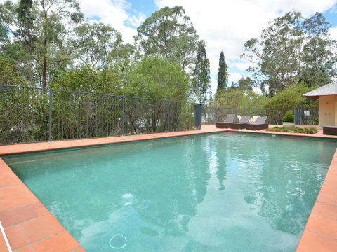 Villa 3br Beaujolais Luxe + Style Resort Condo Located Within Cypress Lakes Resort (nothing Is More Central) - Hervey Bay Accommodation 2