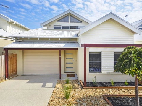 Villa By The Sea - Hervey Bay Accommodation 3