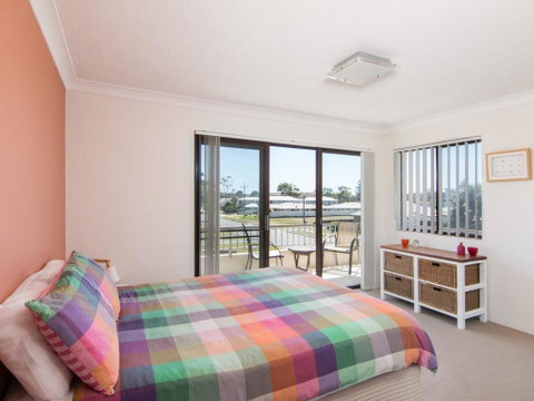 Villa Capri 3, Just A Hop, Skip And Jump To Bowling Club - Hervey Bay Accommodation 2