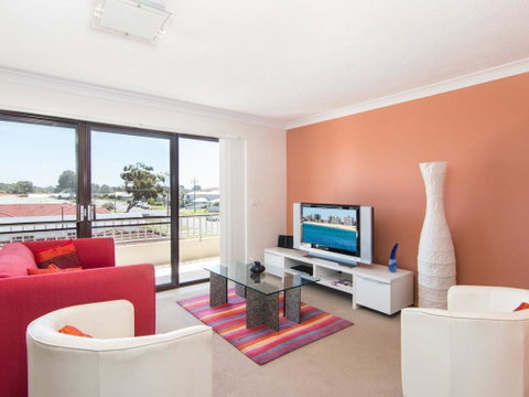 Villa Capri 3, Just A Hop, Skip And Jump To Bowling Club - Hervey Bay Accommodation 0