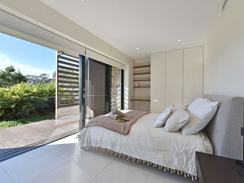 Villa Catania Waterside At Trinity Point - Hervey Bay Accommodation 1