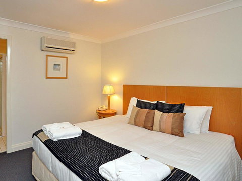 Villa Executive 2br Valley Views Resort Condo Located Within Cypress Lakes Resort (nothing Is More Central) - Hervey Bay Accommodation 3