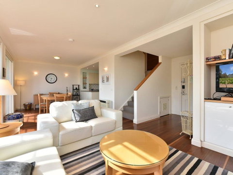 Villa Executive 2br Viti Resort Condo Located Within Cypress Lakes Resort (nothing Is More Central) - Hervey Bay Accommodation 0