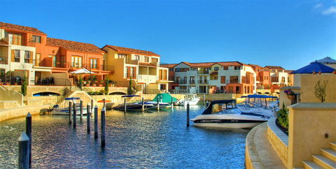 Villa Port Grimaud On Bouvard Island - Tourism Hervey Bay 0