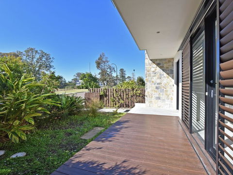 Villa Positano Waterside At Trinity Point - Hervey Bay Accommodation 2
