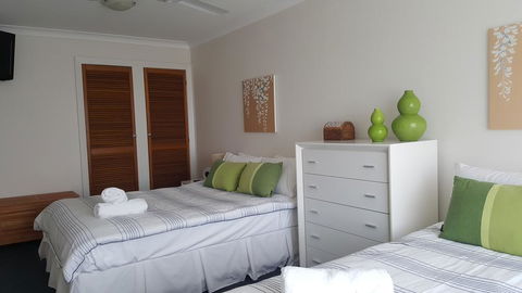 Villa Riviera On River Front - Hervey Bay Accommodation 3