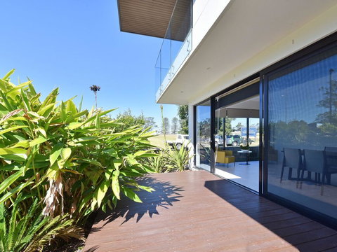 Villa Sorrento Waterside At Trinity Point - Tourism Hervey Bay 2