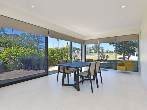 Villa Sorrento Waterside At Trinity Point - Tourism Hervey Bay 1