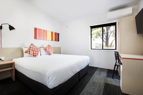 Villawood Hotel - Hervey Bay Accommodation 0