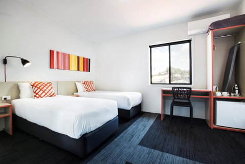 Villawood Hotel - Hervey Bay Accommodation 2