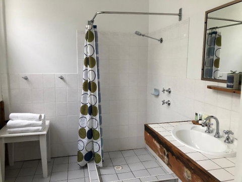Vine Valley Inn - Hervey Bay Accommodation 1