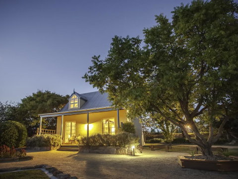 Vineyard Cottages - Hervey Bay Accommodation 0