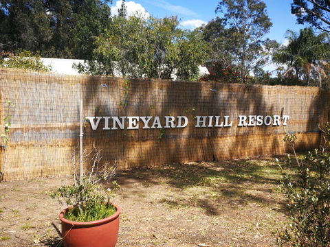 Vineyard Hill Resort - Tourism Hervey Bay 0
