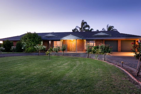 Vineyard Retreat Mildura - Hervey Bay Accommodation 0