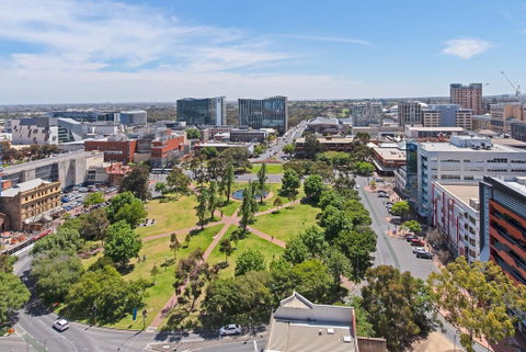 Vision On Morphett Adelaide Central - Hervey Bay Accommodation 3