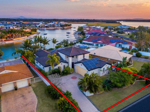 Vista Del Mare - 81 Witonga Drive Yamba Family Home On Water. - Hervey Bay Accommodation 2