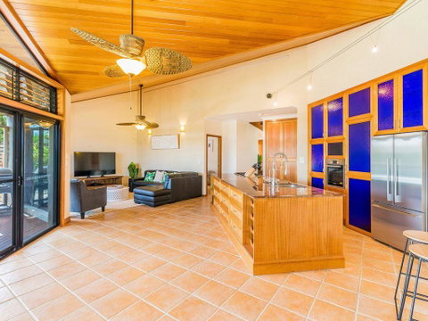 Vista Del Mare - 81 Witonga Drive Yamba Family Home On Water. - Hervey Bay Accommodation 3