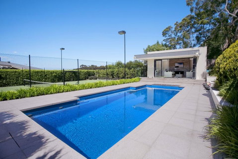Vue De La Mer Luxury Family Retreat With Tennis Court, Pool, Spa, Water Views - Hervey Bay Accommodation 3